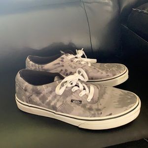 Like new Vans Youth size7 fits women’s 8